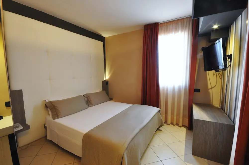 Standard Double room with balcony (full double bed)