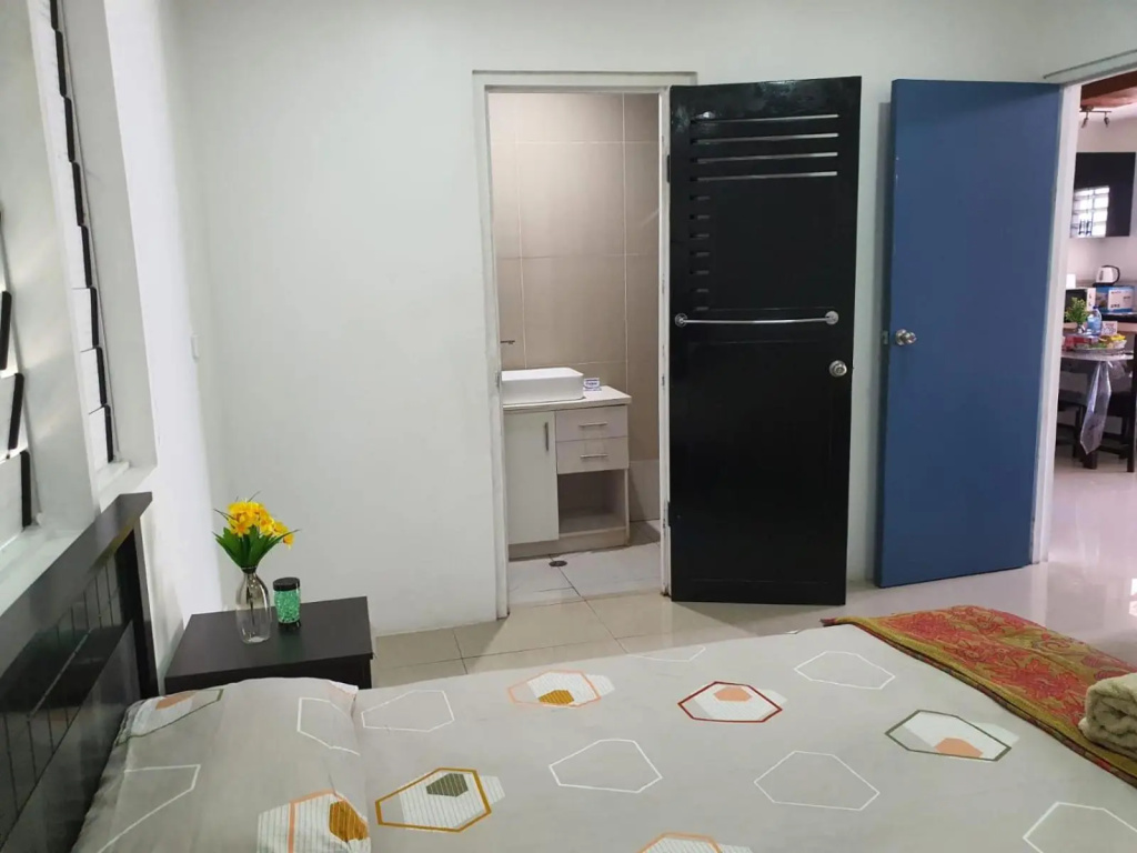 Single Room with Shared Kitchen and Living Room