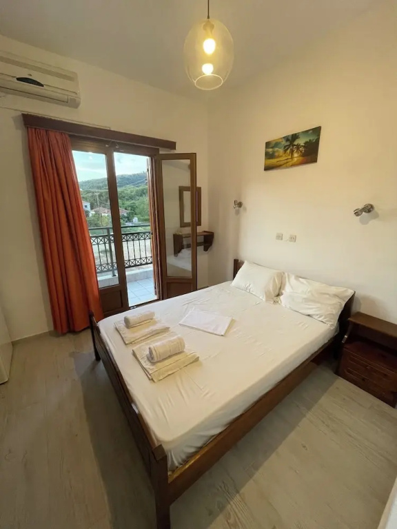 Standard Studio with balcony and with mountain view