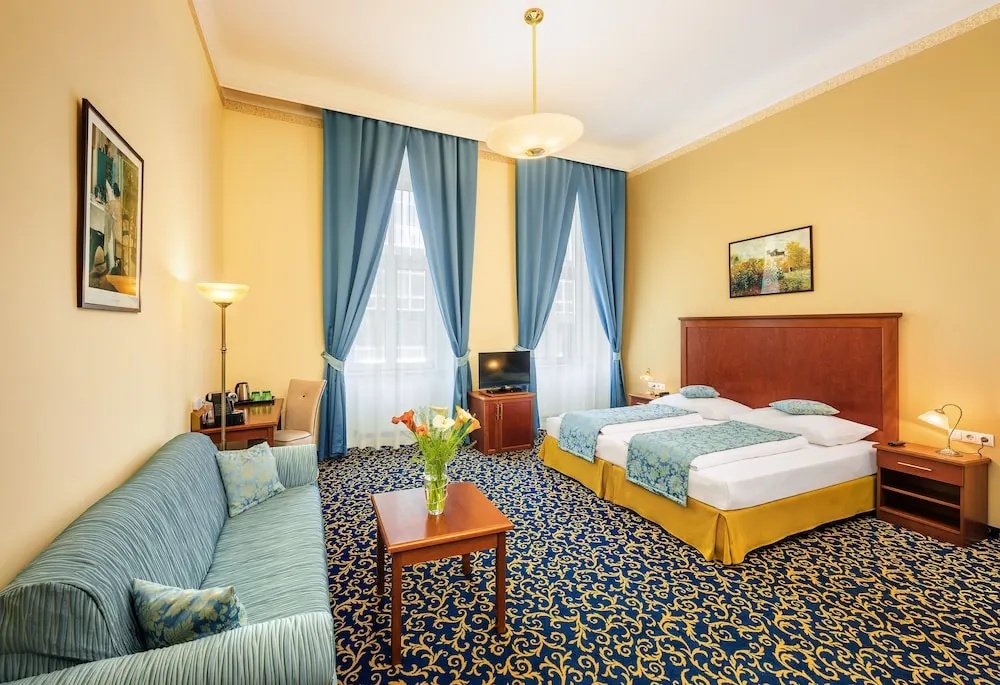 Double Junior Suite (full double bed)