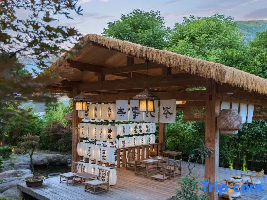 Allen's Homestay · Triscape Cloud Isle Pool & Stream Retreat