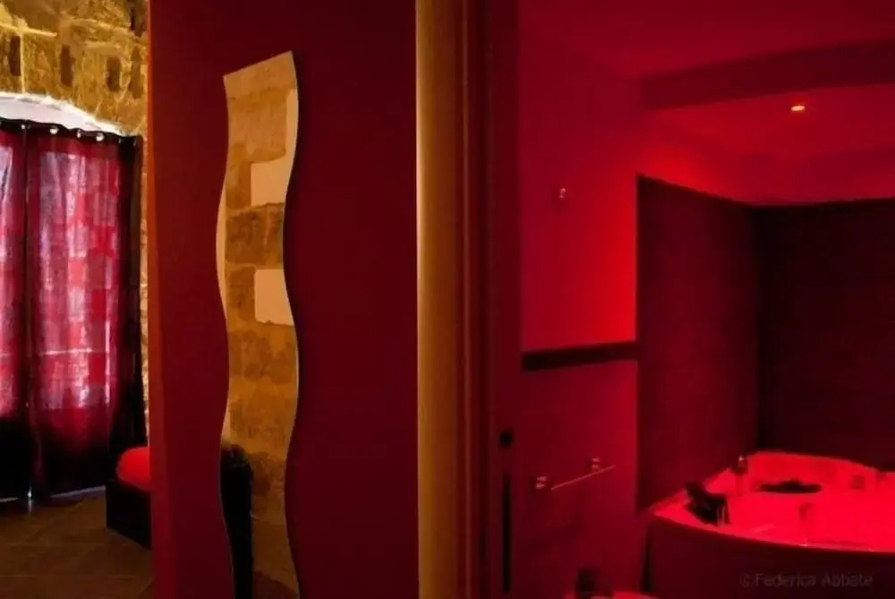 Luxury Double room with balcony and with city view (full double bed)