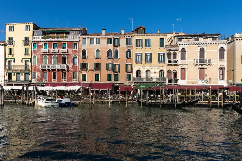 Rialto Bridge Romantic House