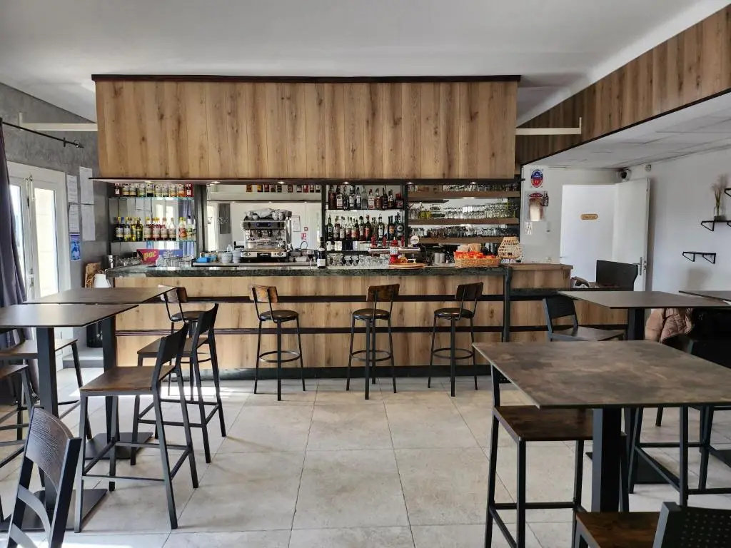Food & Beverage