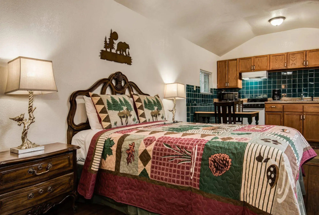 Doc's Cottages 1