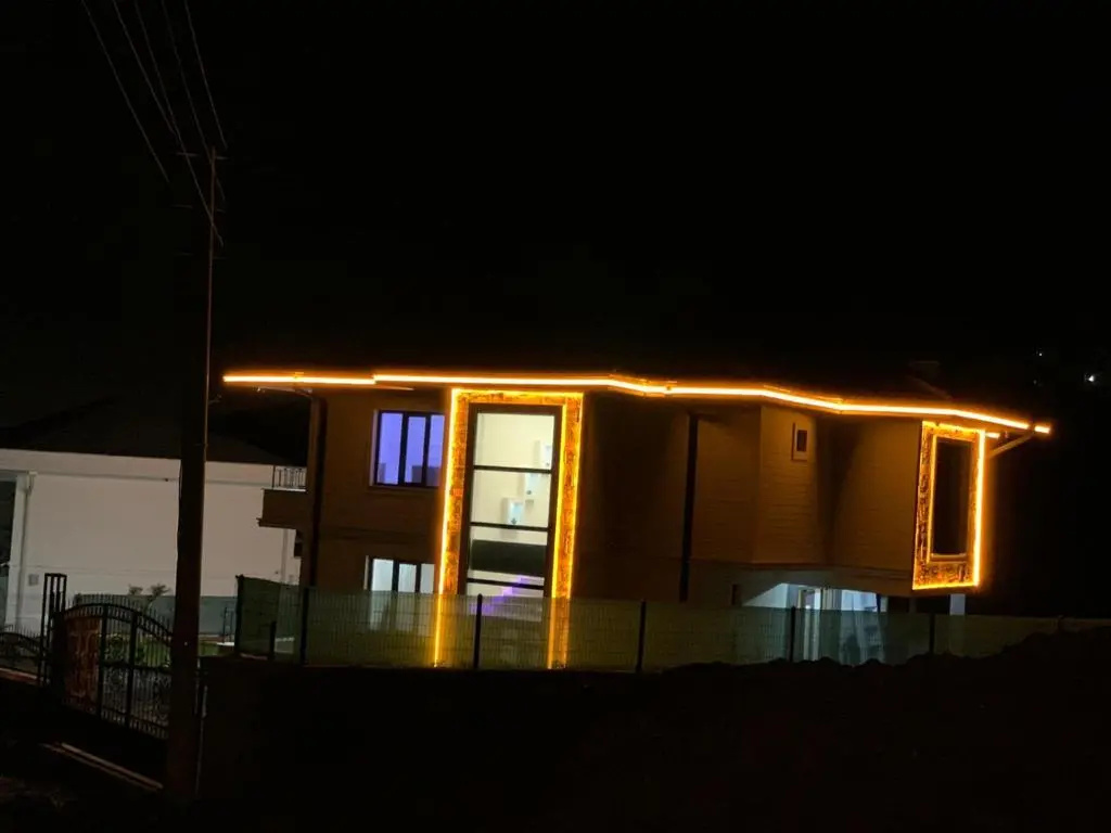 Villa Vadi-Isıtmalı havuzlu-Şömineli-Kış bahçeli-Tamamen Müstakil