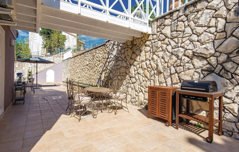 Awesome Home in Veprinac With 4 Bedrooms, Jacuzzi and Outdoor Swimming Pool