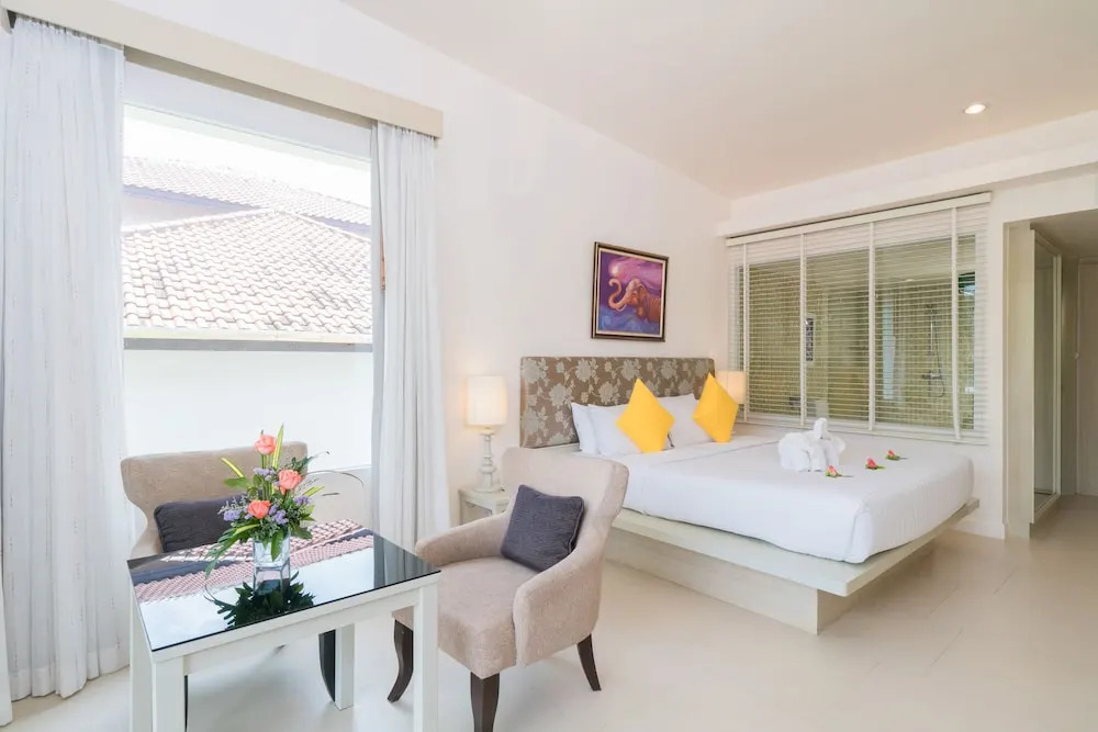Трёхместный номер Deluxe с балконом в The Briza Beach Resort Khaolak