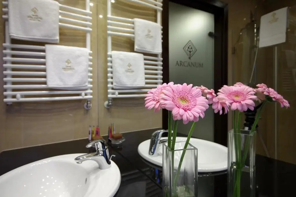 豪華雙人房，設有露台及大床