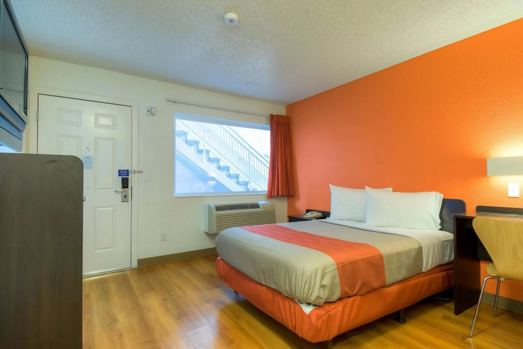 Studio 6 Suites Las Vegas, NV – Tropicana — фото