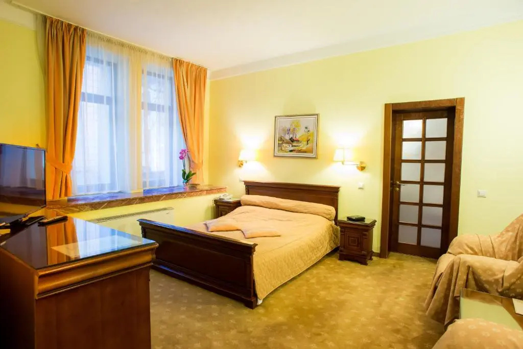 Deluxe Double room (full double bed)