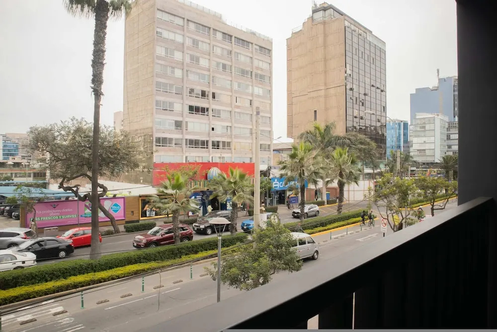 w Engaging 1BR w/ Perfect Balcony in Miraflores