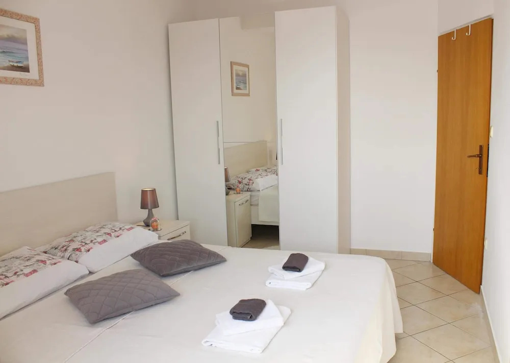 Apartments Lovro