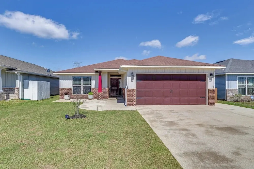 Spacious Navarre Retreat w/ Fenced-in Yard!