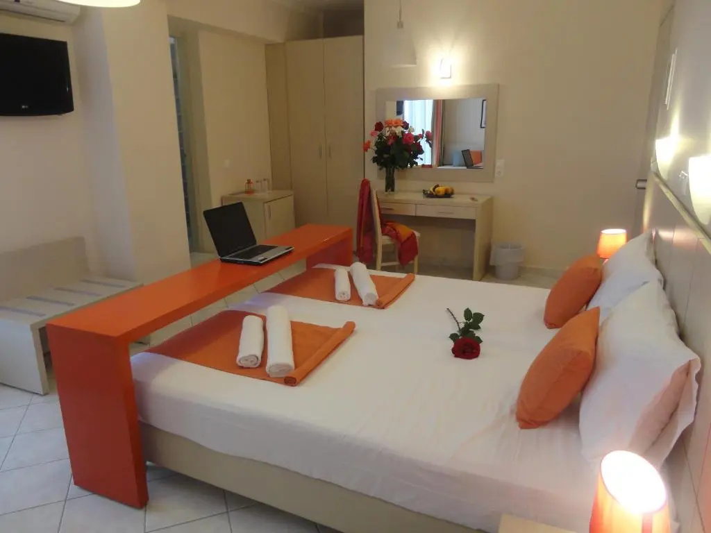 Standard Double room with partial sea view (full double bed)