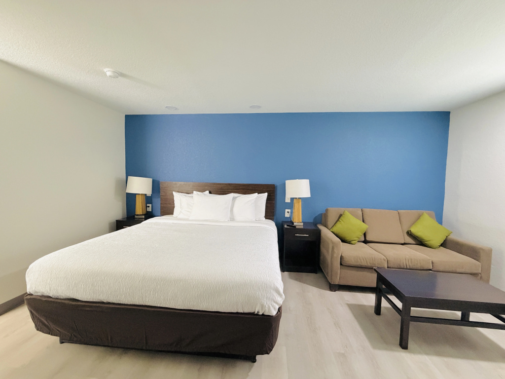Hallmark Inn and Suites — 3