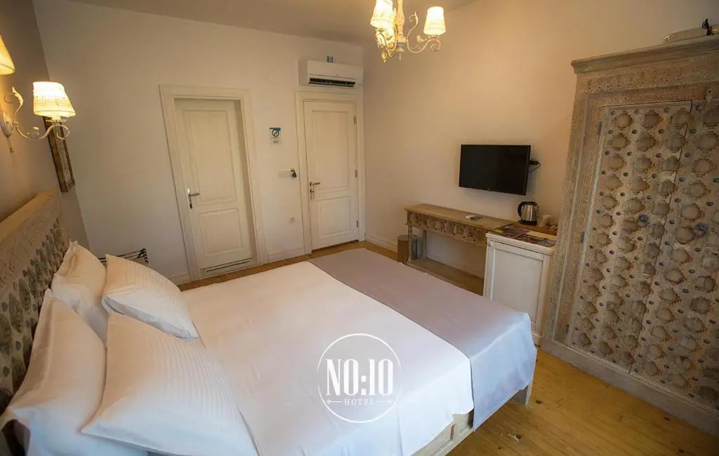 Standard Double room with balcony (full double bed)