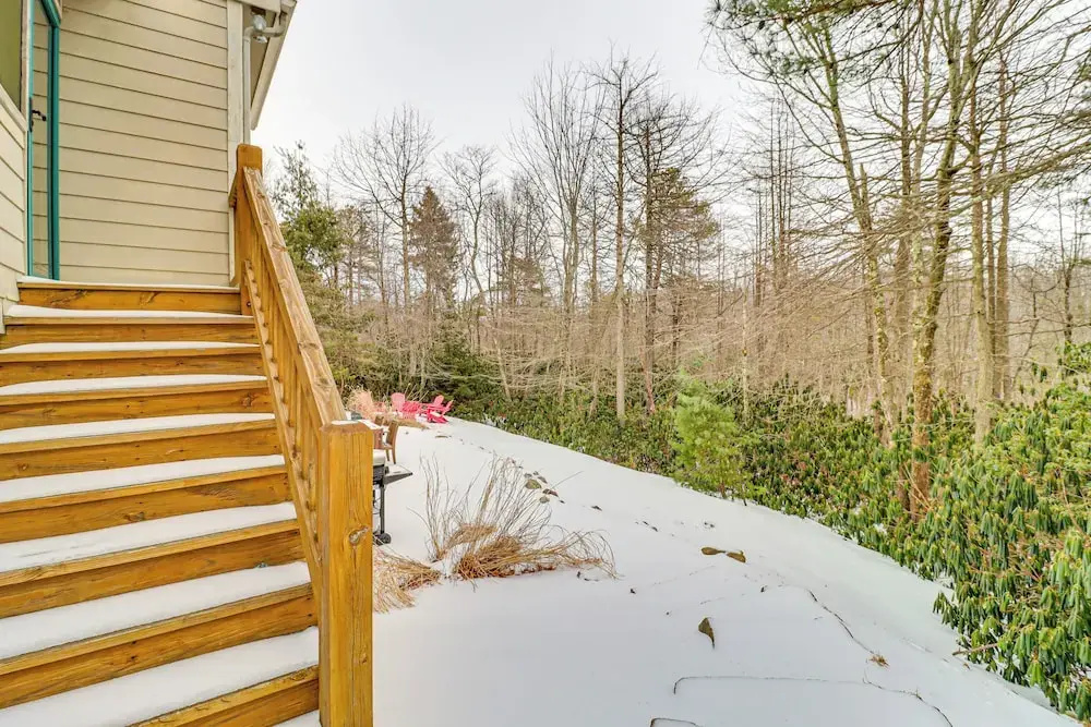 Screened Porch + Fire Pit: Spacious Pocono Retreat