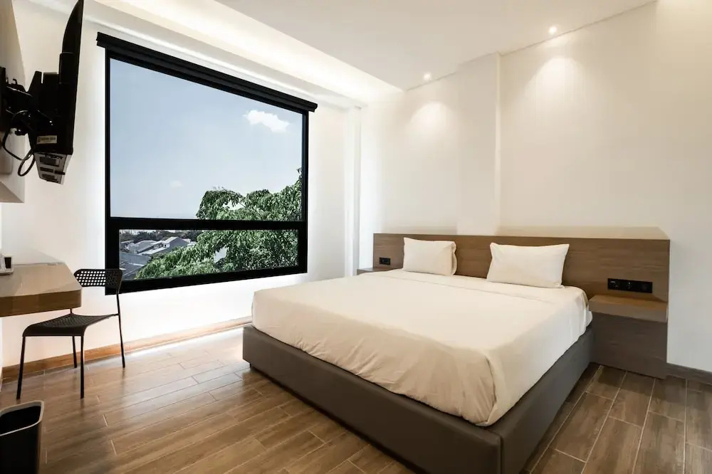 Superior Double room with city view (full double bed)