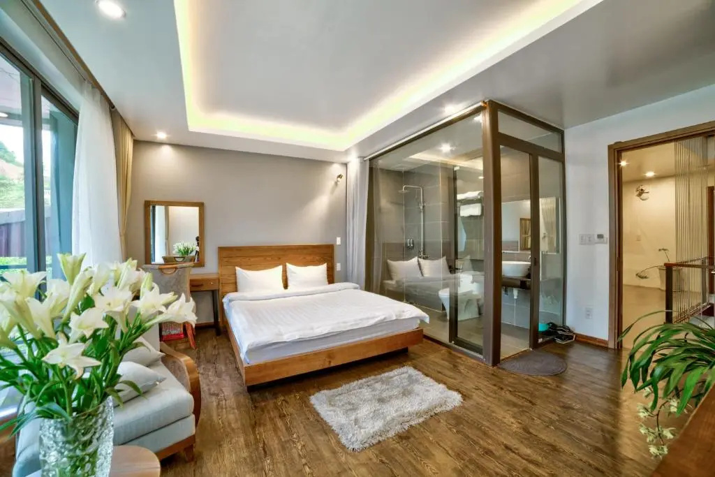 Deluxe Double room with balcony (full double bed)