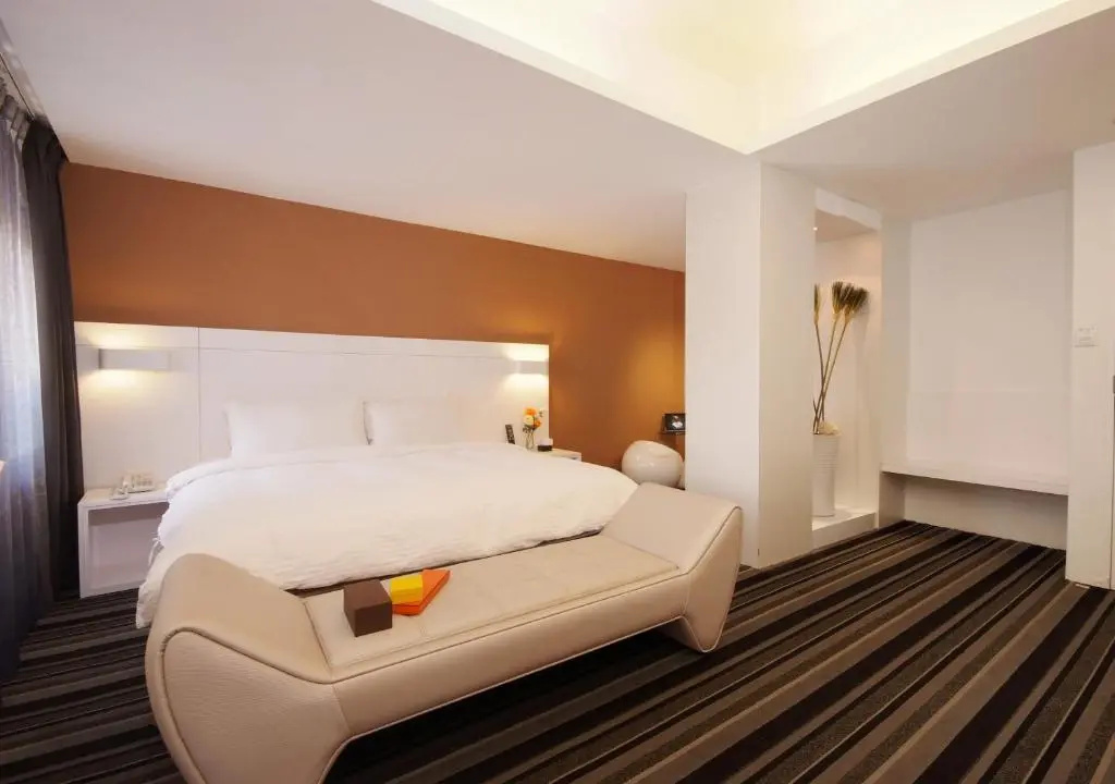 Deluxe Double room (full double bed)