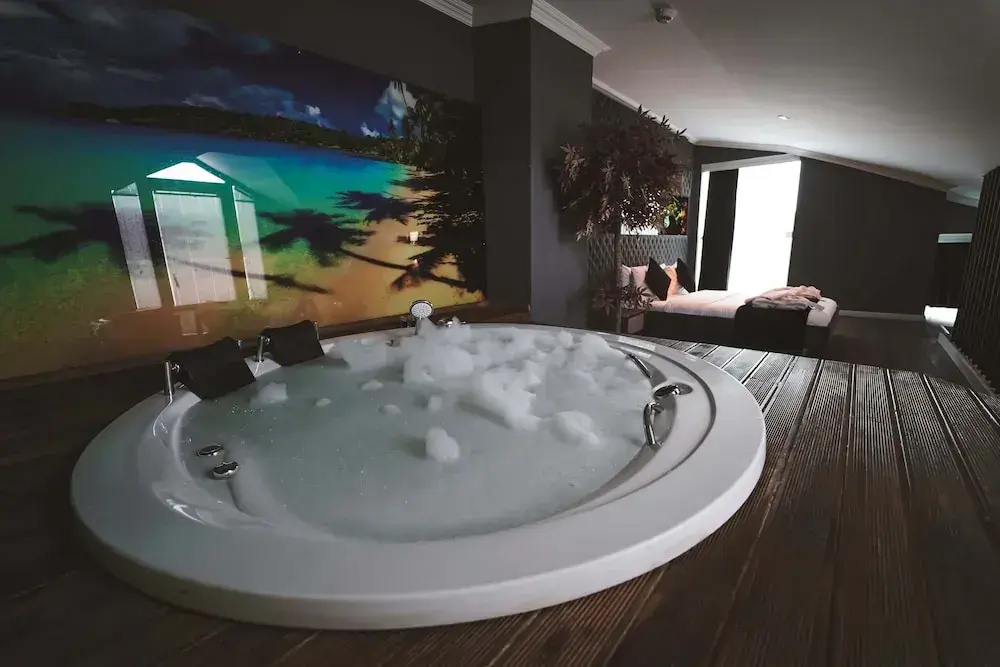 2 Bedrooms Standard Quadruple room with city view