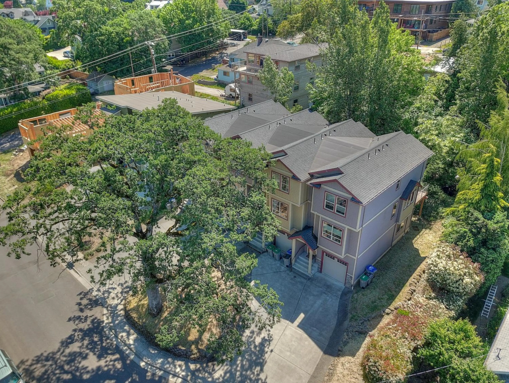Spacious B2 Townhome with Fireplace and BBQ on the Deck by RedAwning