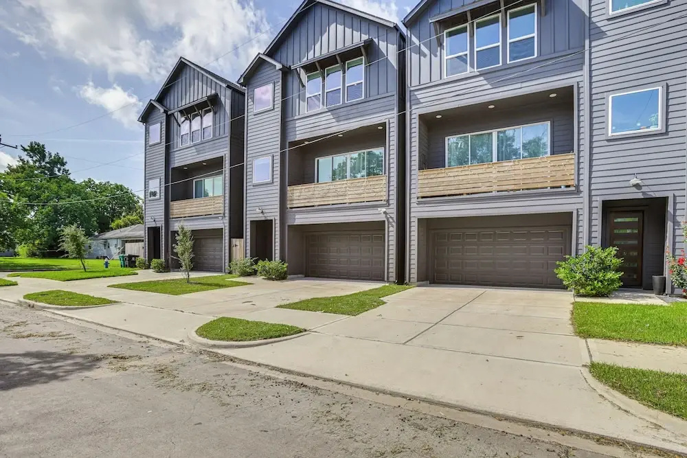 Townhome 2 Mi to Hermann Park, Zoo & Museums!