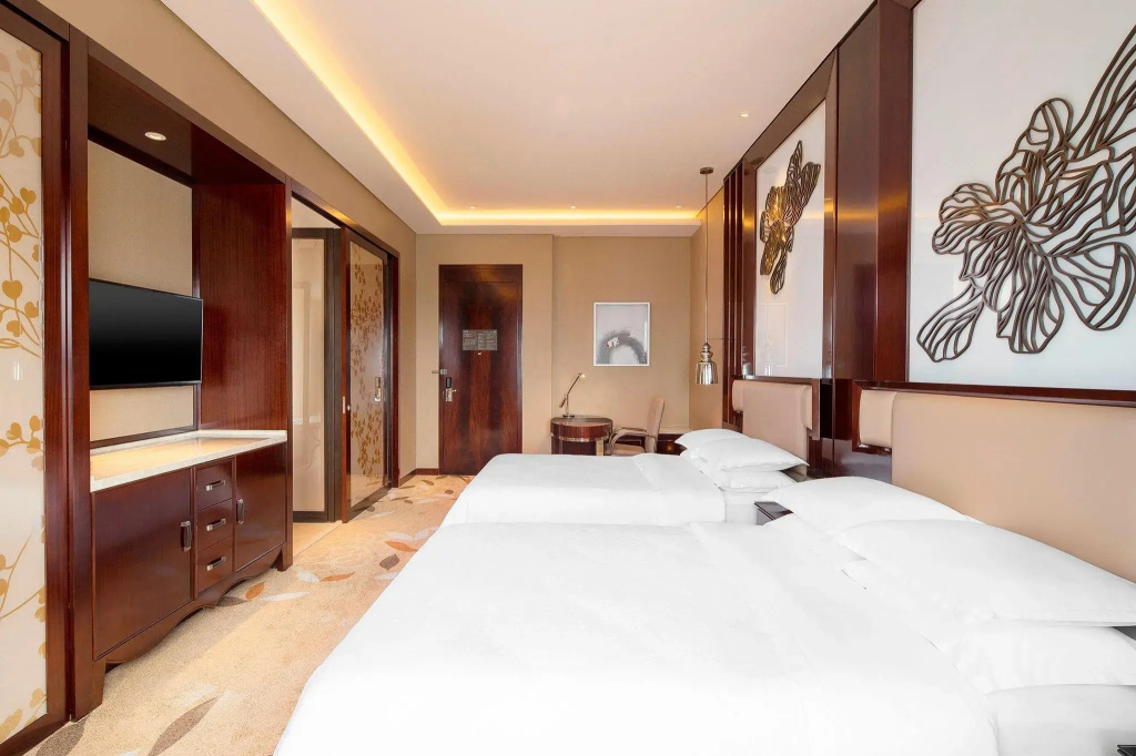 Deluxe Quadruple room with city view