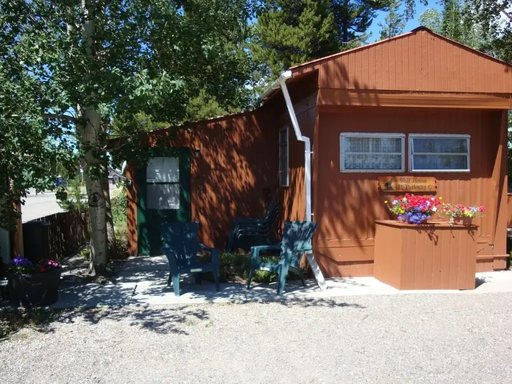 Yellowstone Wildlife Cabins