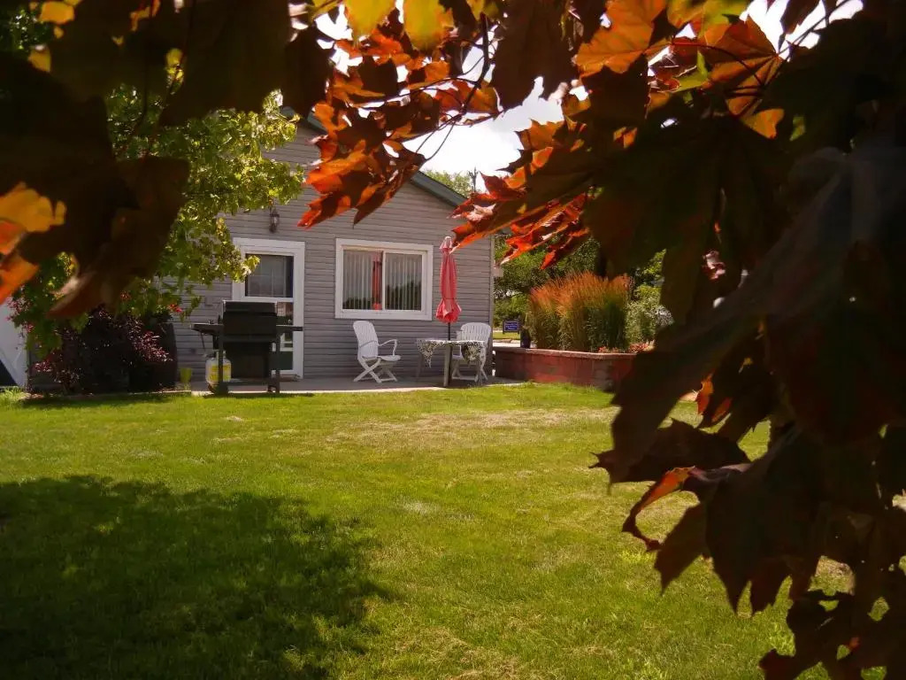 Duck Pond Bed & Breakfast Cottage