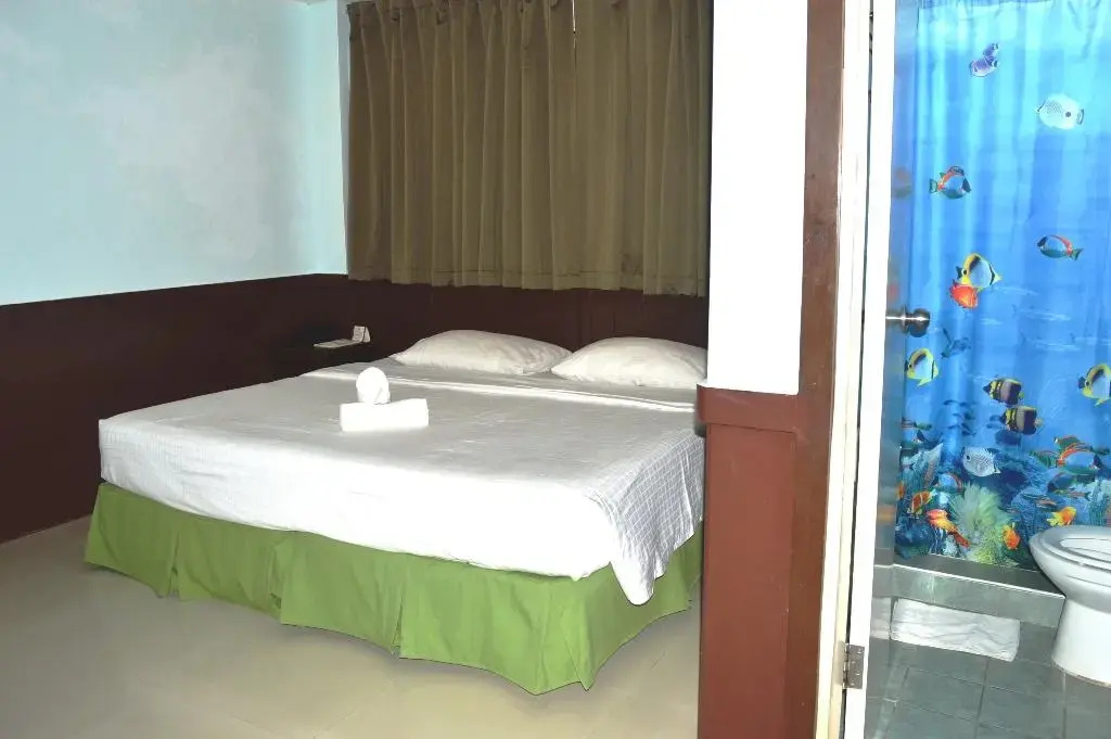 Deluxe Double room (full double bed)