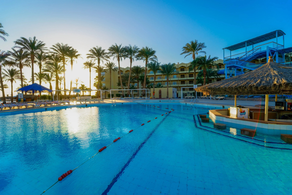 Regina Aqua Park Beach Resort