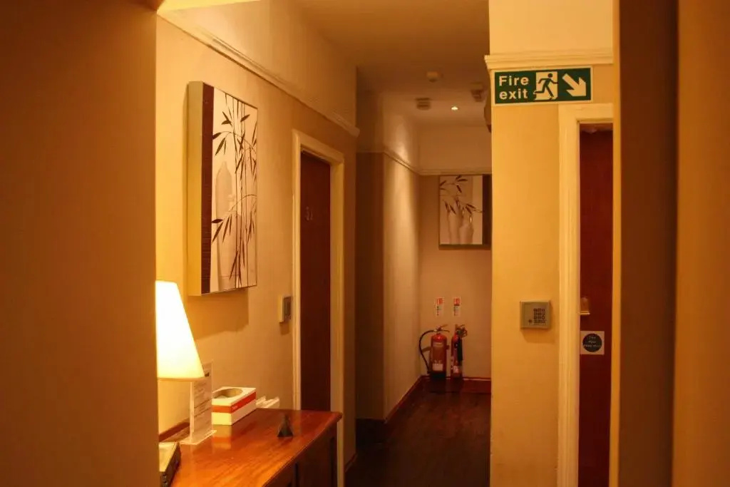 The Bull And Bush Hotel Kingston — 2