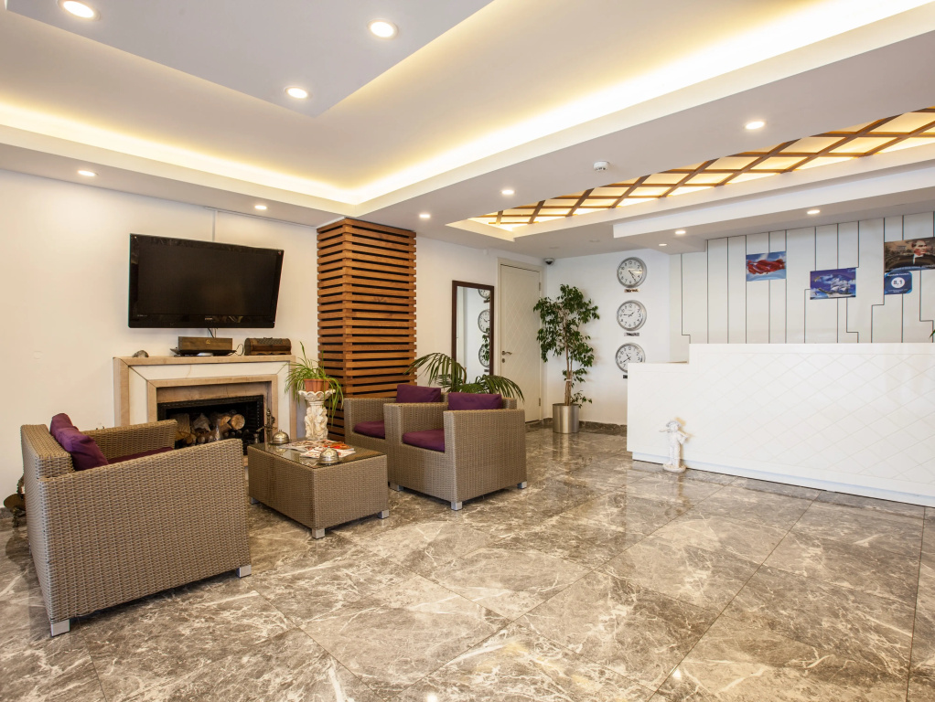 Lobby & Reception