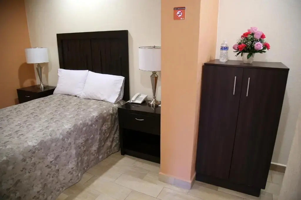 Hotel Plaza Bernal - Chambres