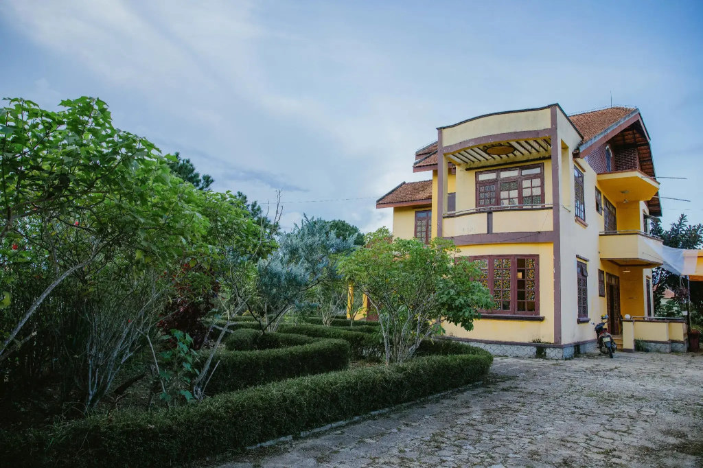 6 Bedrooms Villa