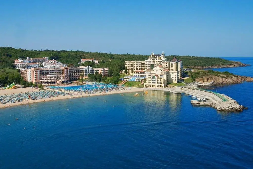 Beach & Waterfront