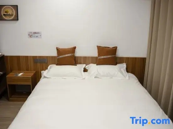 Business Double room (full double bed)