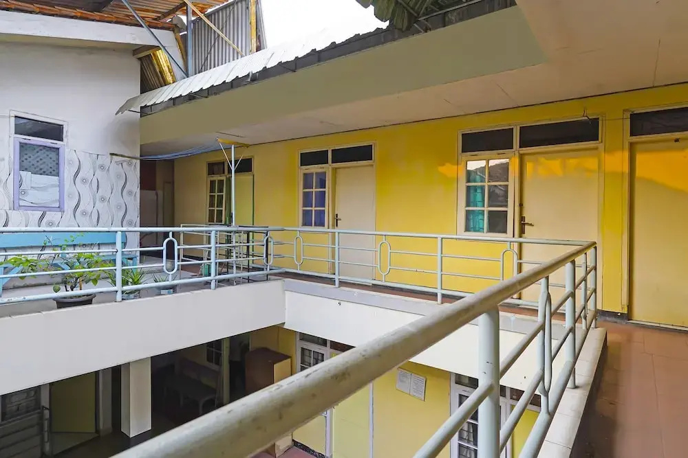 OYO Life 92694 Kost Nino