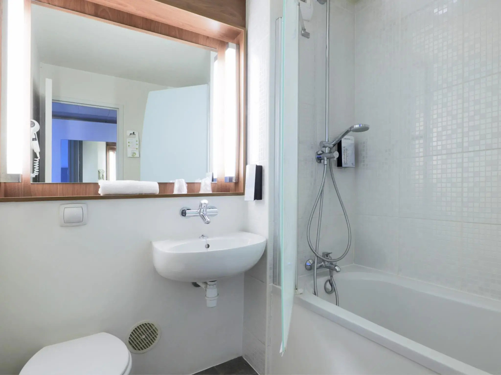 Campanile Valenciennes Ouest - Petite Foret - Chambres