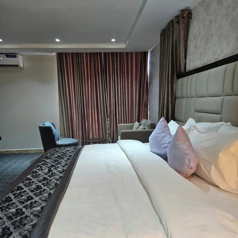 Hotel photo 12