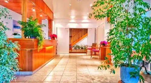 Lobby & Reception