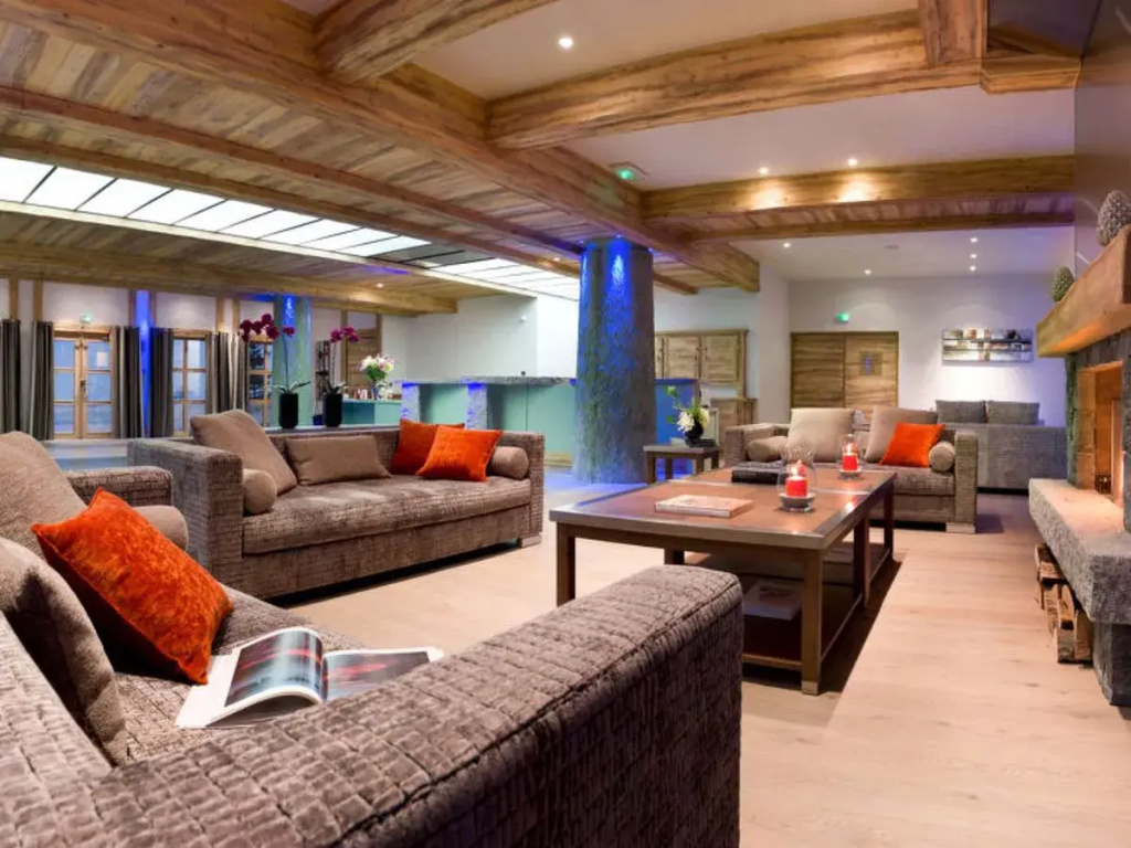 Lobby & Reception