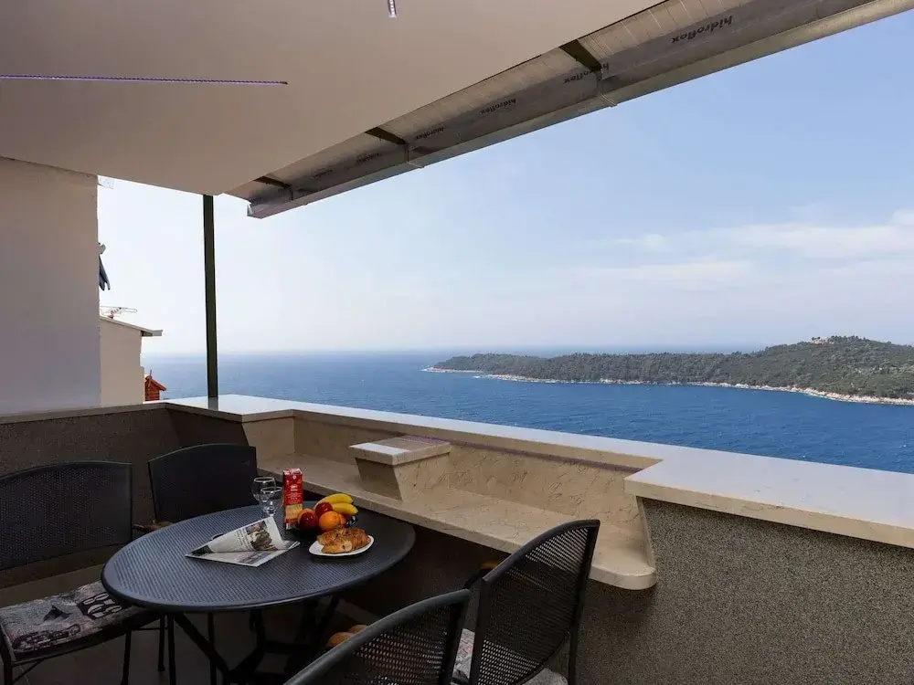 Apartment H&D - Two Bedroom Apartment With Balcony and Sea View