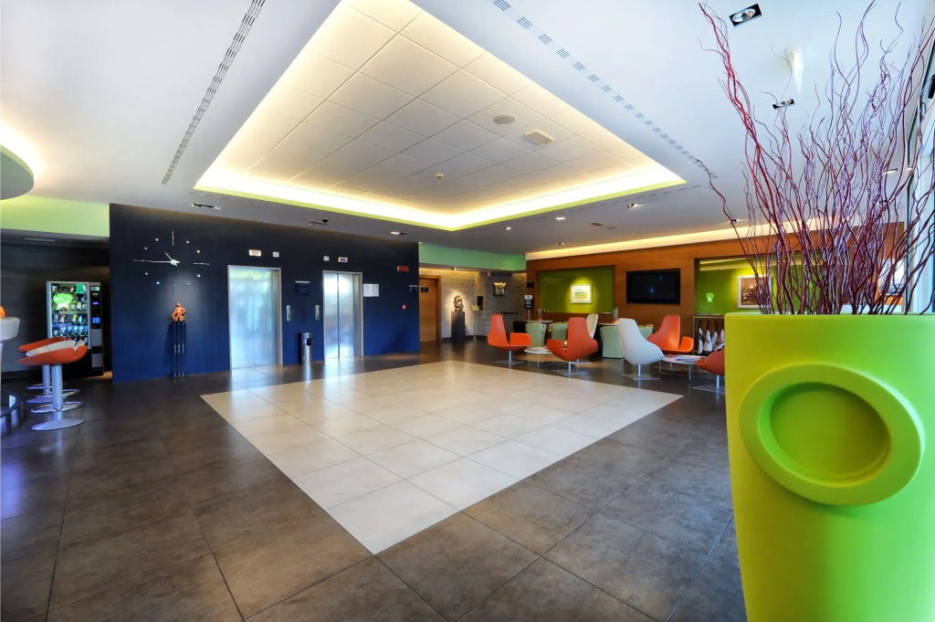 Lobby & Reception