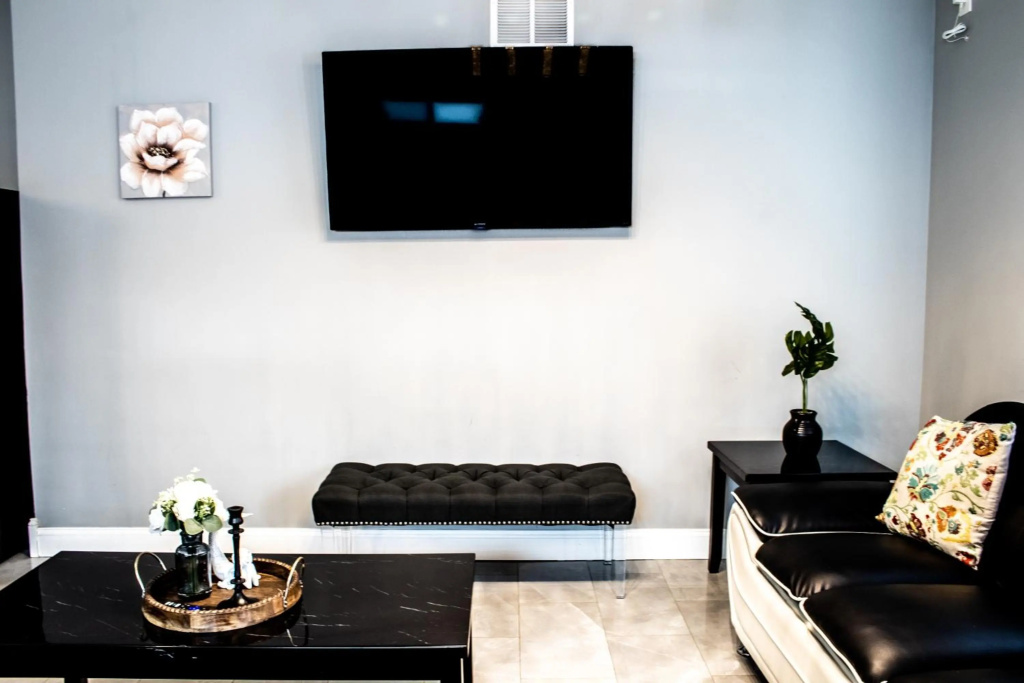 The Prospect Point Penthouse- Yard & Parking, Minutes From Falls & Casino by Niagara Hospitality
