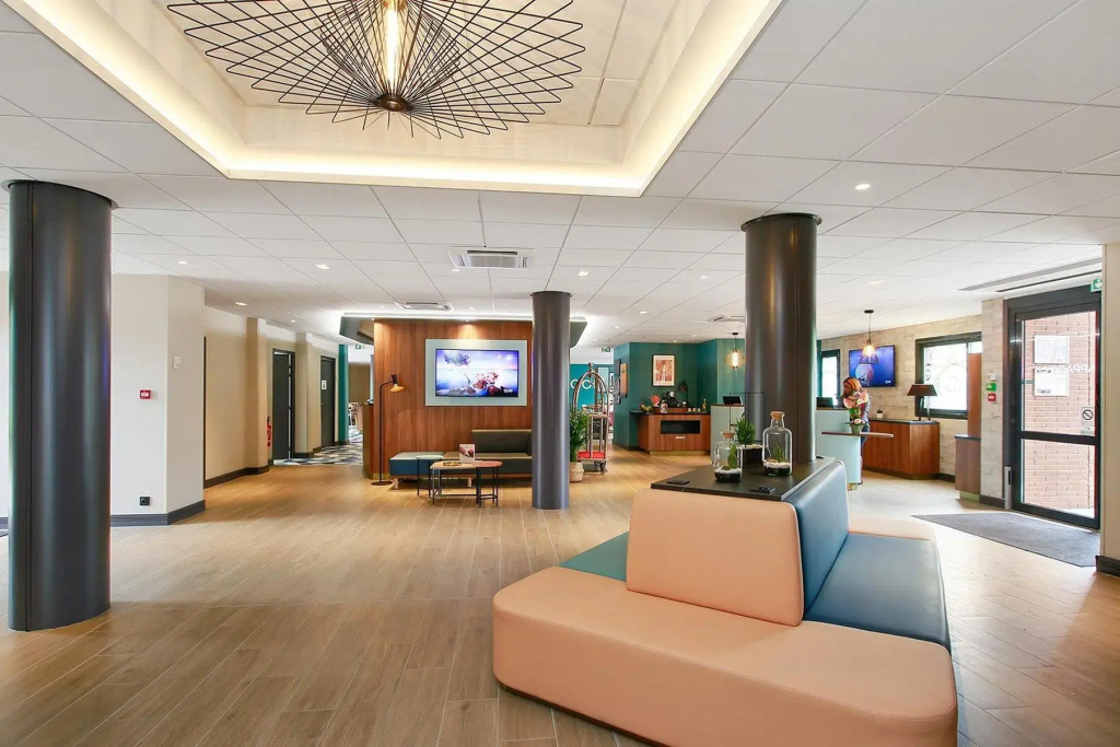Lobby & Reception