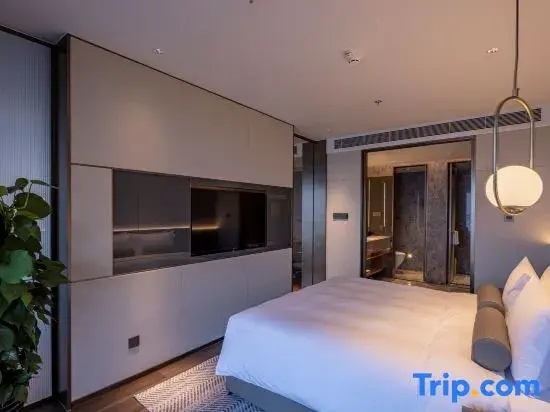 Suite with balcony and with lake view