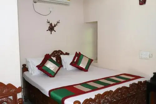 R World Hotel & Restaurant